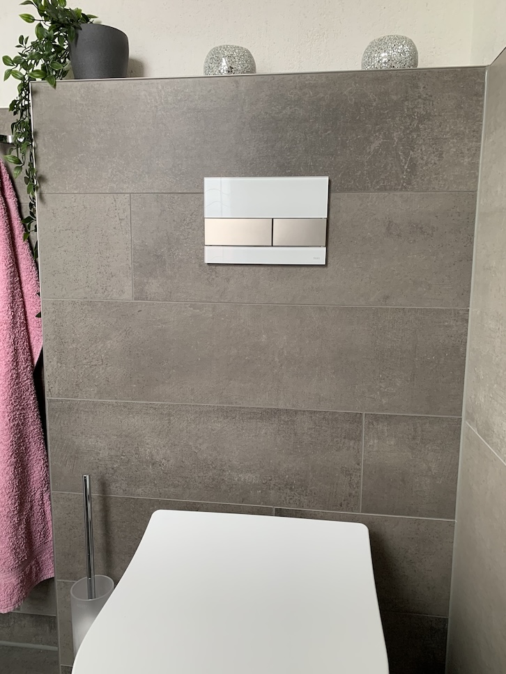 Badezimmer mit Spiegel